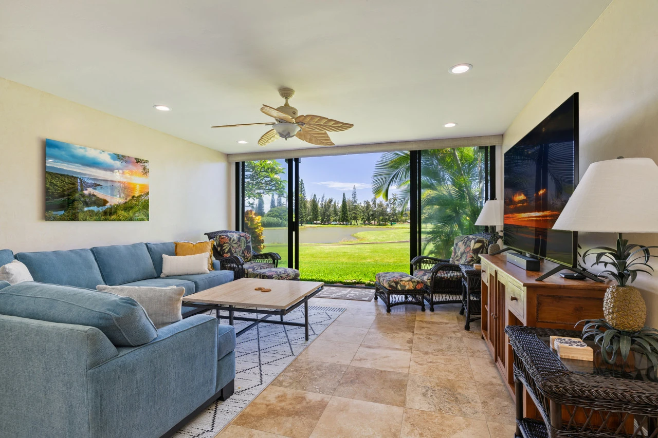 Ocean Pearl: Luxurious Golf Course Retreat